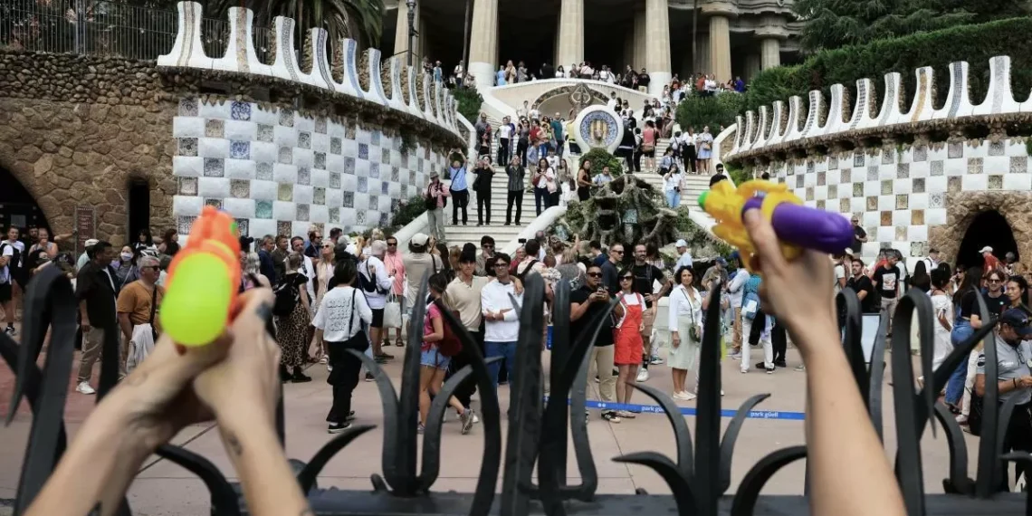 Compromiso para disminuir en medio millón los visitantes anuales del Park Güell