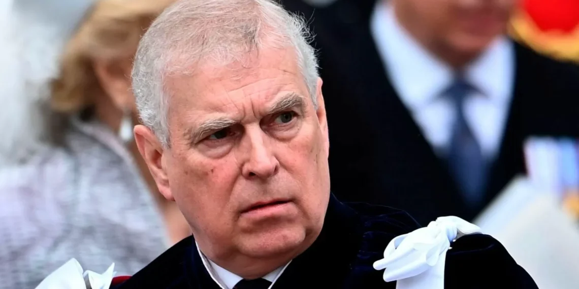 El príncipe Andrés de Inglaterra dejación a todos sus títulos reales