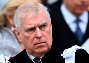 El príncipe Andrés de Inglaterra dejación a todos sus títulos reales