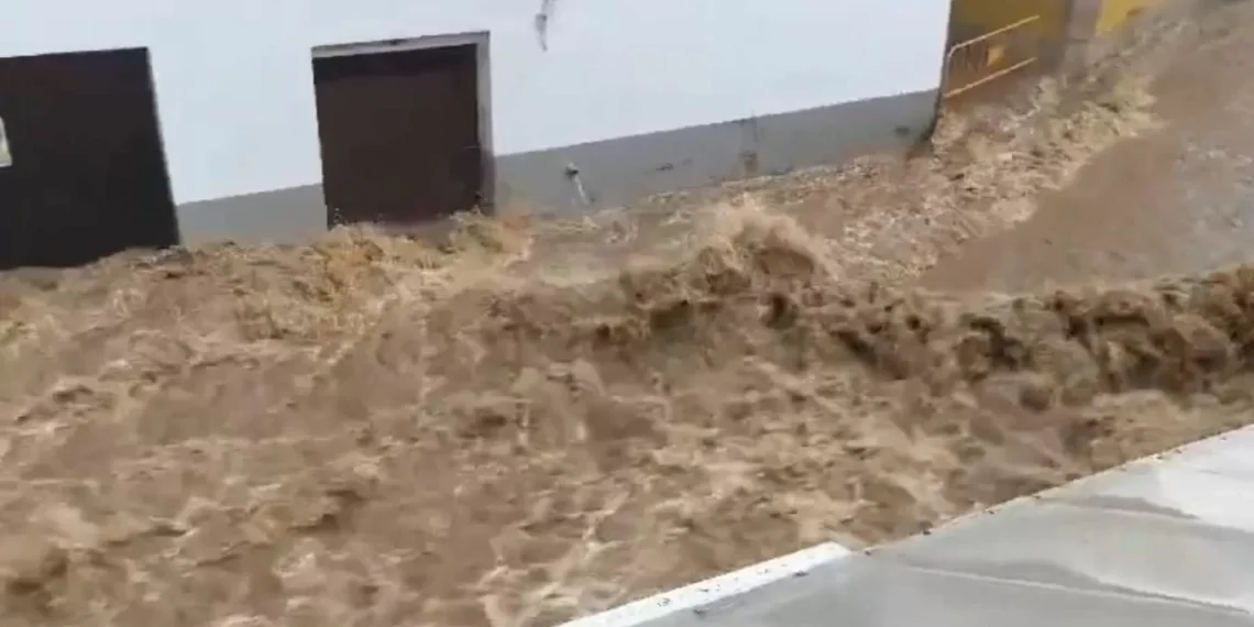 Las lluvias torrenciales en el sur de Tarragona inundan pueblos, carreteras y vías de propulsora