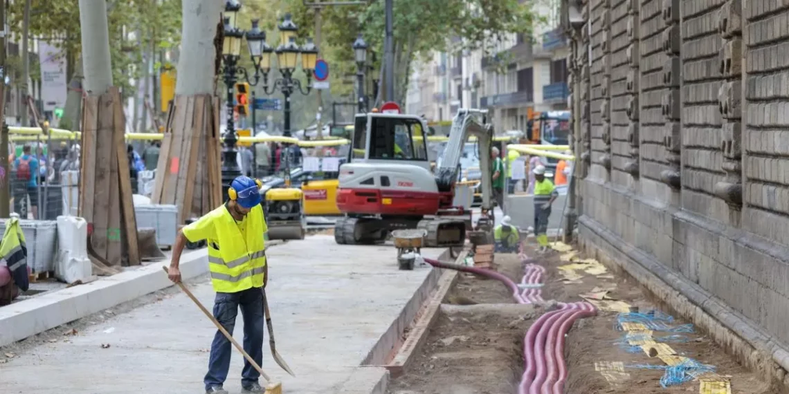 Collboni postula la morada y el espacio público de Ciutat Vella para el Pla de Barris del Govern