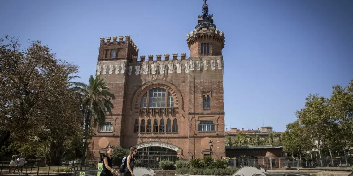 Comienza el acarreo de la colección zoológica del Castell dels Tres Dragons al Fòrum