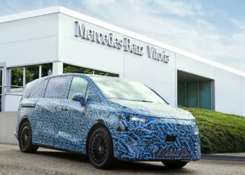 Mercedes-Benz ultima la fabricación del nuevo VLE en su galanura alavesa de Vitoria