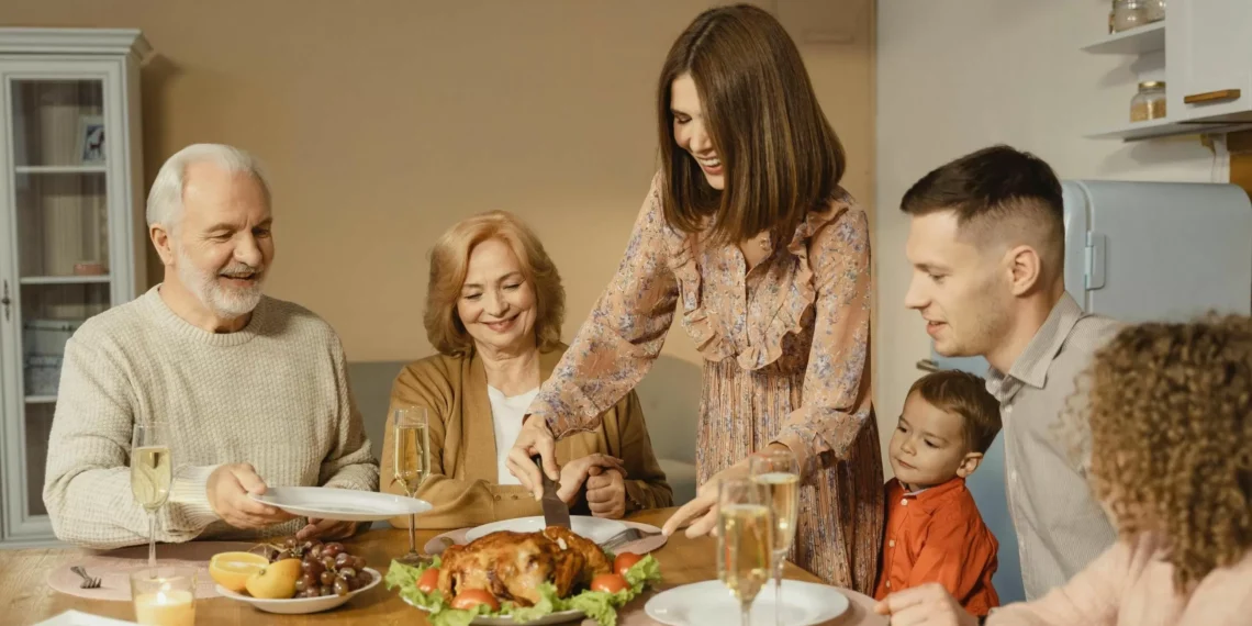 Cómo señalar límites sanos con tu suegra (y que tu pareja no se sienta en medio)
