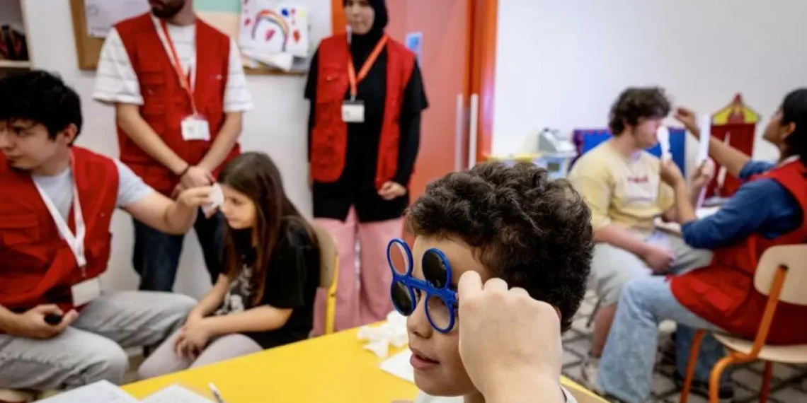 Enfocar el adiestramiento: gafas gratuitas para niños del Raval en situación de vulnerabilidad