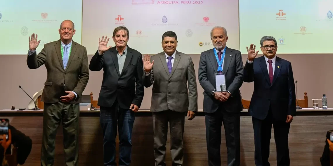 Siguen los choques entre los titulares de la RAE y el pensionado Cervantes en el X Congreso de la Lengua