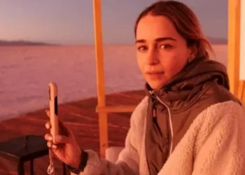 Emilia Clarke, la Daenerys de Game of Thrones, de recepción en las Cataratas