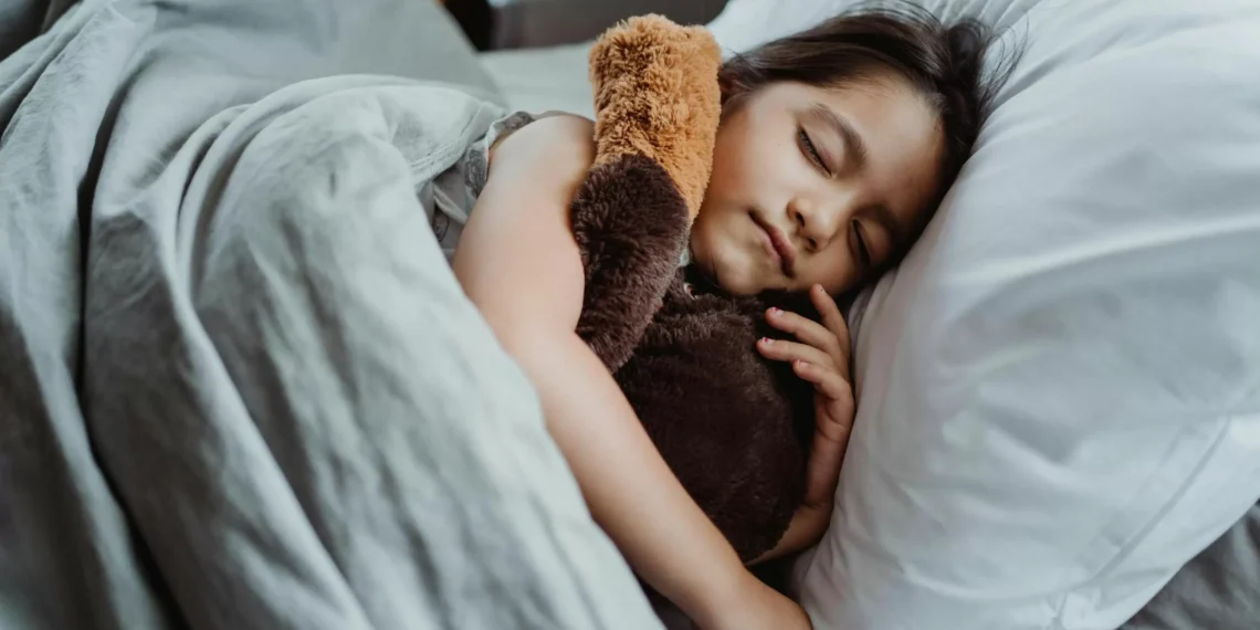 Álvaro Bilbao, neuropsicólogo infantil: “Esta es la clave para que se puedan acordar dormidos en mitad de la noche sin tu ayuda”