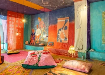 Invitados a la toldería pop de Celina Eceiza, que abre la Bienal de Estambul