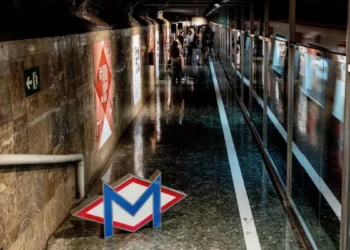 La estación fantasma de Gaudí sale de las tinieblas