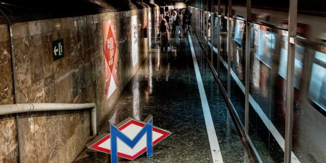 La estación fantasma de Gaudí sale de las tinieblas