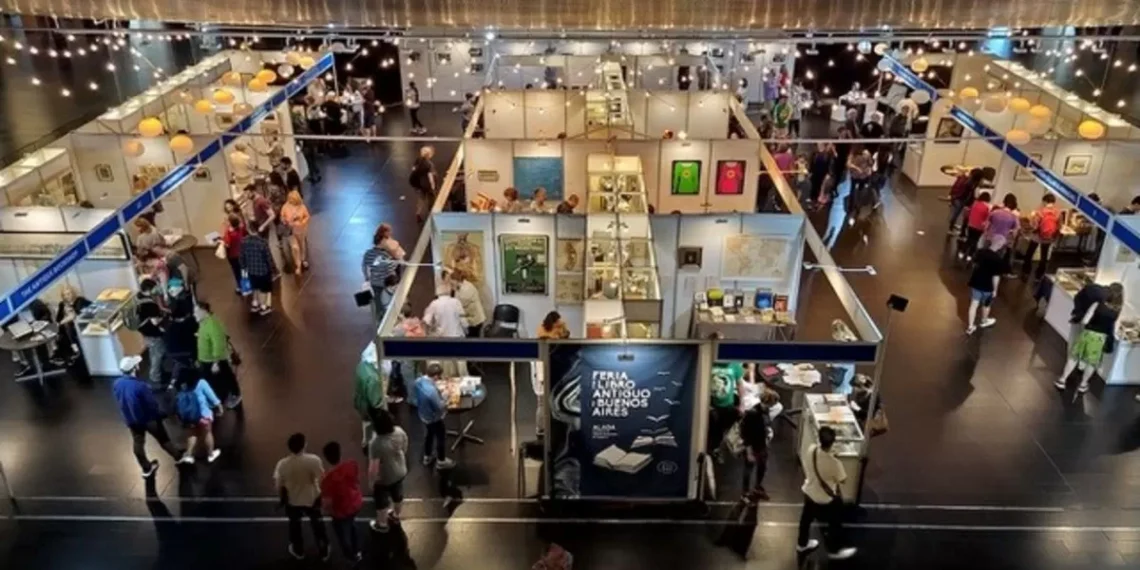 Del ‘idealista’ en miniatura a ‘Lolita’ en ruso: tesoros para buscar en la Feria del Libro Antiguo