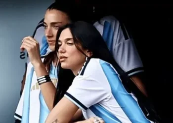 Sigue el furor por los videos de Dua Lipa en la Bombonera