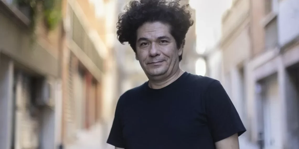 Juan Pablo Villalobos: “Cuando miramos el fútbol en términos literarios, poco se resiste”