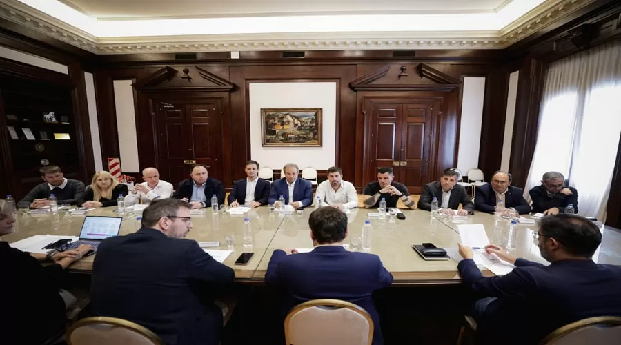 Kicillof anuncia que el Banco Provincia financiará el 100% de bienes de ahorro para municipios con la «Línea 2025»