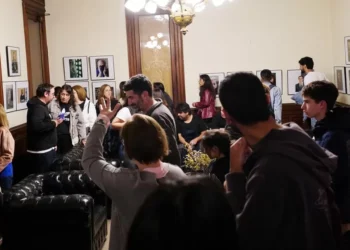 ¿Por qué nos gusta partida la Noche de los Museos? Ocho expertos analizan un fenómeno sorprendente