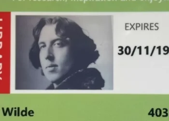 La papelería Británica devuelve a Oscar Wilde su carné de lector 130 años después