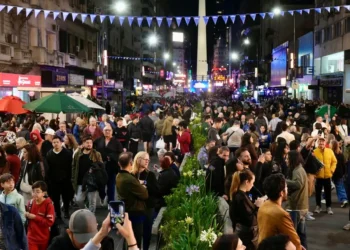 Explosión de lectores: La Noche de las Librerías llenó la pavimento Corrientes con más de 200 mil personas