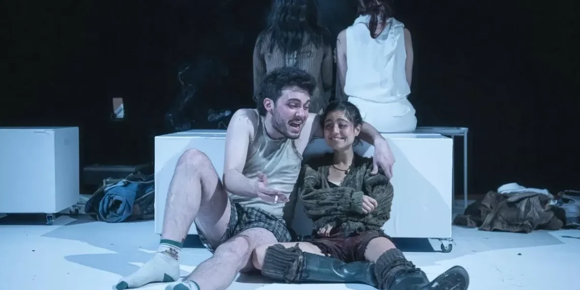 “Las cosas que perdimos en el descarga”: el universo de Mariana Enriquez llega al teatro en Madrid