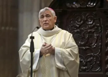 Los obispos aceptan el plan del Gobierno para que el Defensor del aldea atienda a víctimas de abusos sexuales