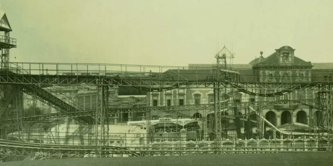 El Saturno Park fue encajado en un espacio muy desacertado