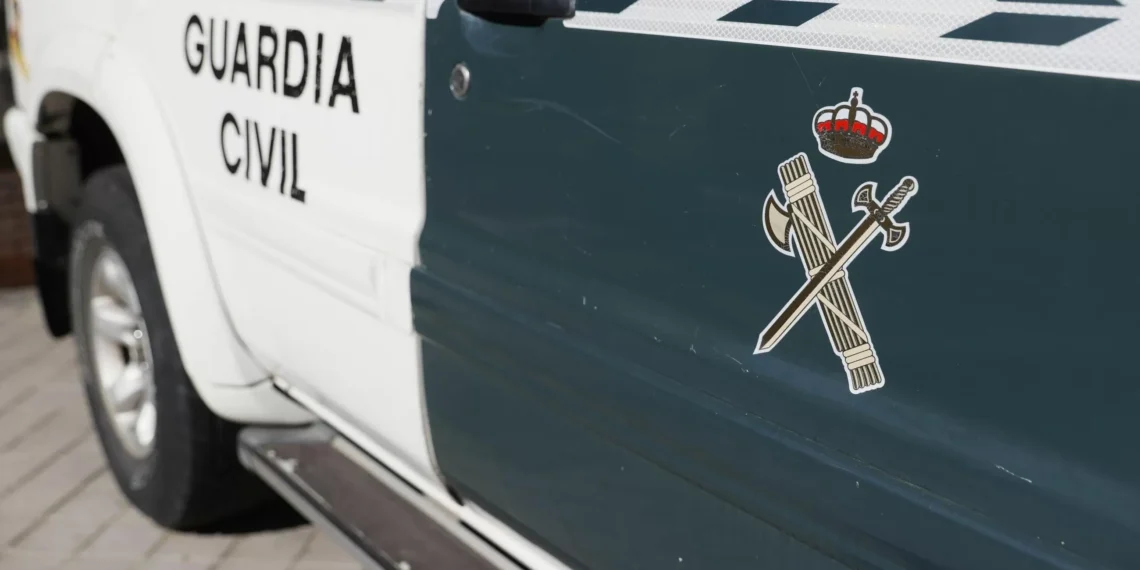 Muere un policía nacional agredido al sorprender a dos jóvenes robando palomos de competición en valía