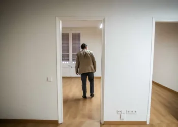 Así lavan el dinero los reyes de las pensiones clandestinas de Barcelona