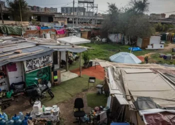 Los sintecho se cuelan en la plaça Sant Jaume