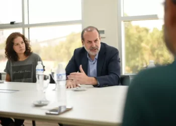 Susbielles quiere cobrarle un impuesto fantástico al Polo Petroquímico de Bahía y desató un conflicto con las empresas