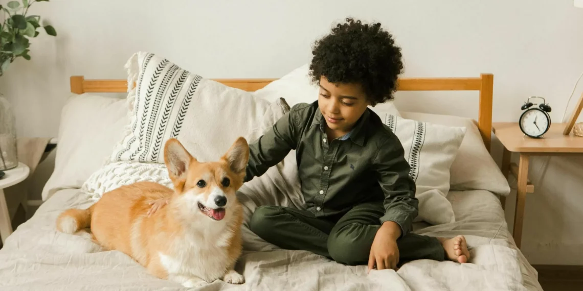 Cómo influye en los niños crecer con una filacteria: estos son los beneficios que generan bienestar emocional y físico