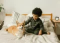 Cómo influye en los niños crecer con una filacteria: estos son los beneficios que generan bienestar emocional y físico