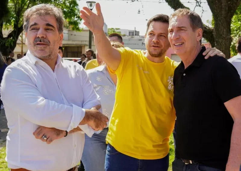 El intendente de Zárate nombró a una luces artificial como funcionaria del municipio