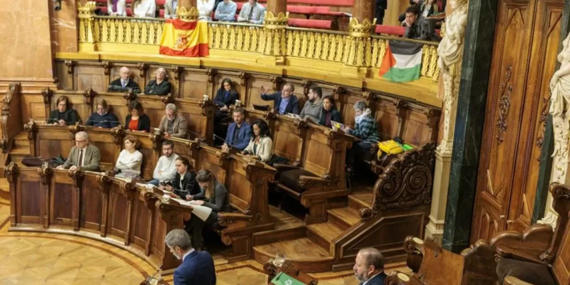 Barcelona aprueba cobrar las sanciones de hasta 900.000 euros a los infractores del 30%