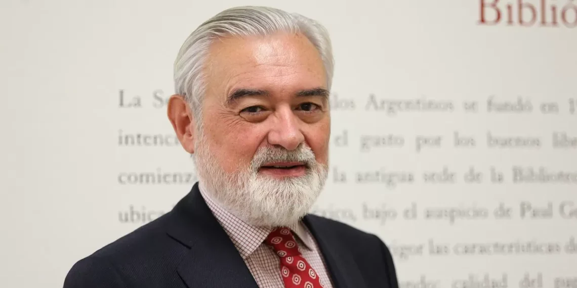 El exdirector de la RAE Darío Villanueva brasa a reforzar el vínculo entre español y portugués