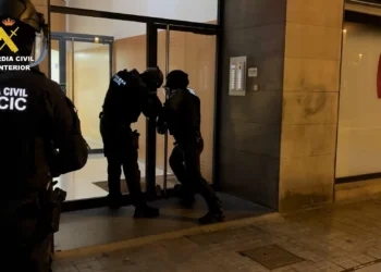 Desmantelan una empalizada de ciberestafas que enviaba millones de mensajes y llamadas a la vez