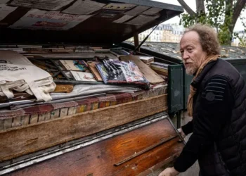 Los ‘bouquinistes’ de París cumplen 475 años: “Seremos los últimos pequeños libreros”