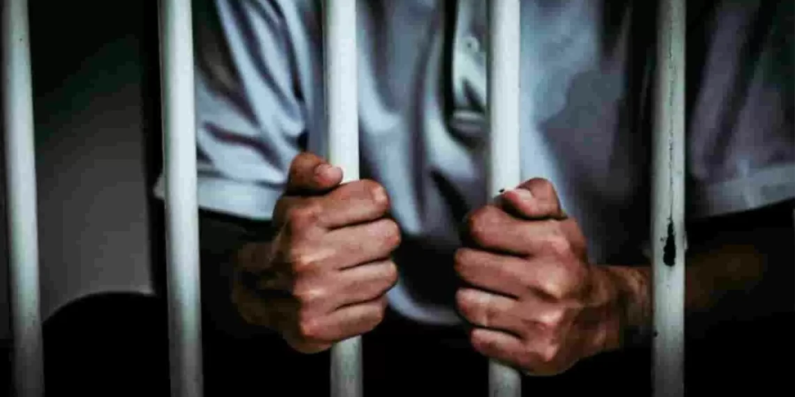 Condenan a una Madre por Insultos y Perturbación a Docentes