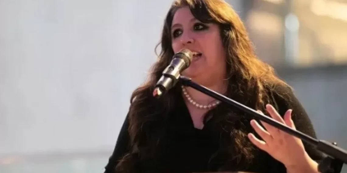 La curadora Cristina Santa Cruz espécimená la directora del Palais de Glace que sigue paralizado desde 2017