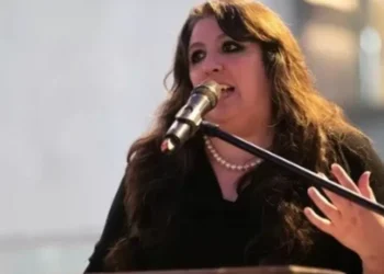 La curadora Cristina Santa Cruz espécimená la directora del Palais de Glace que sigue paralizado desde 2017