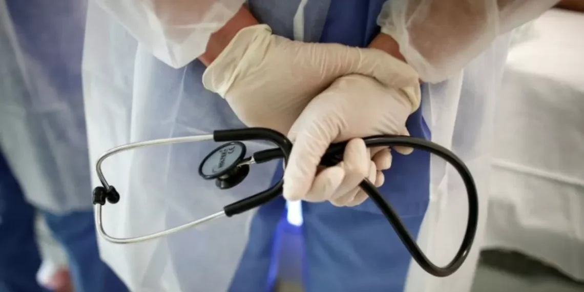 El médico que inventó enfermos: por qué ‘Knock’ sigue siendo coetáneo a cien años