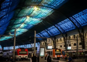 Remodelación incompleta de la pabellón de la estación de França