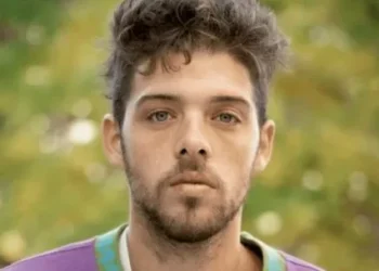 Santi Maratea fashionista: su colección de trajes de baño “más largos y facheros”