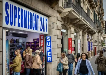 ERC propone un plan para interrumpir la proliferación de supermercados 24 horas por Barcelona