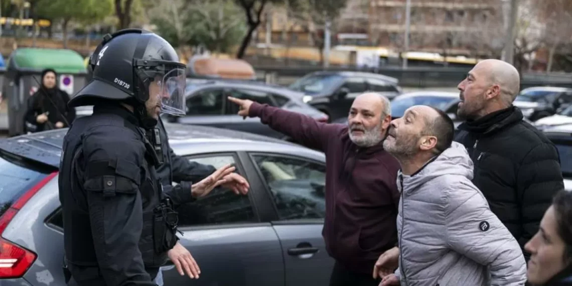 La crisis de convivencia en Badalona desata otra previsible batalla política