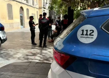Tres multirreincidentes detenidos por robos a turistas en Barcelona tras instigar las ruedas de sus coches