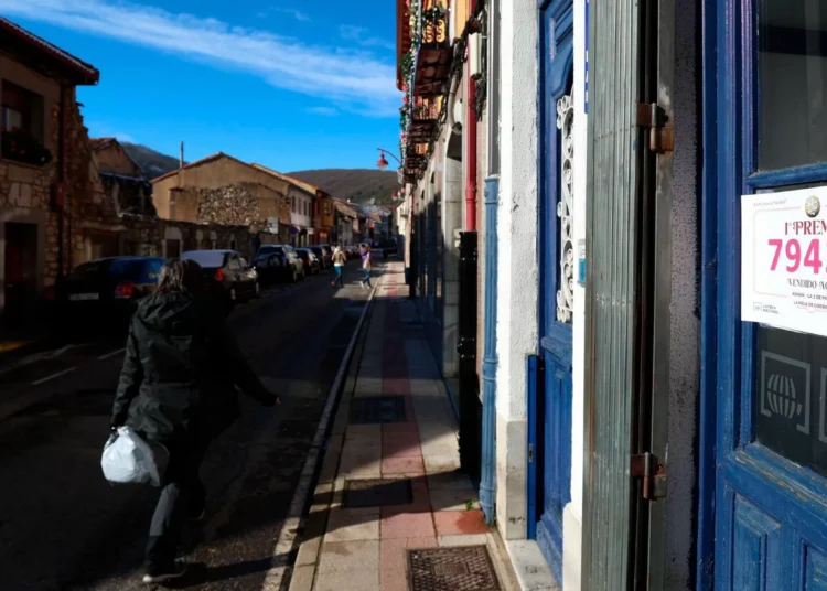 De la alegría de ganar el pigmeo de nacimiento al temor a no cobrarlo: La comisión de fiestas de Villamanín vendió más papeletas de las compradas
