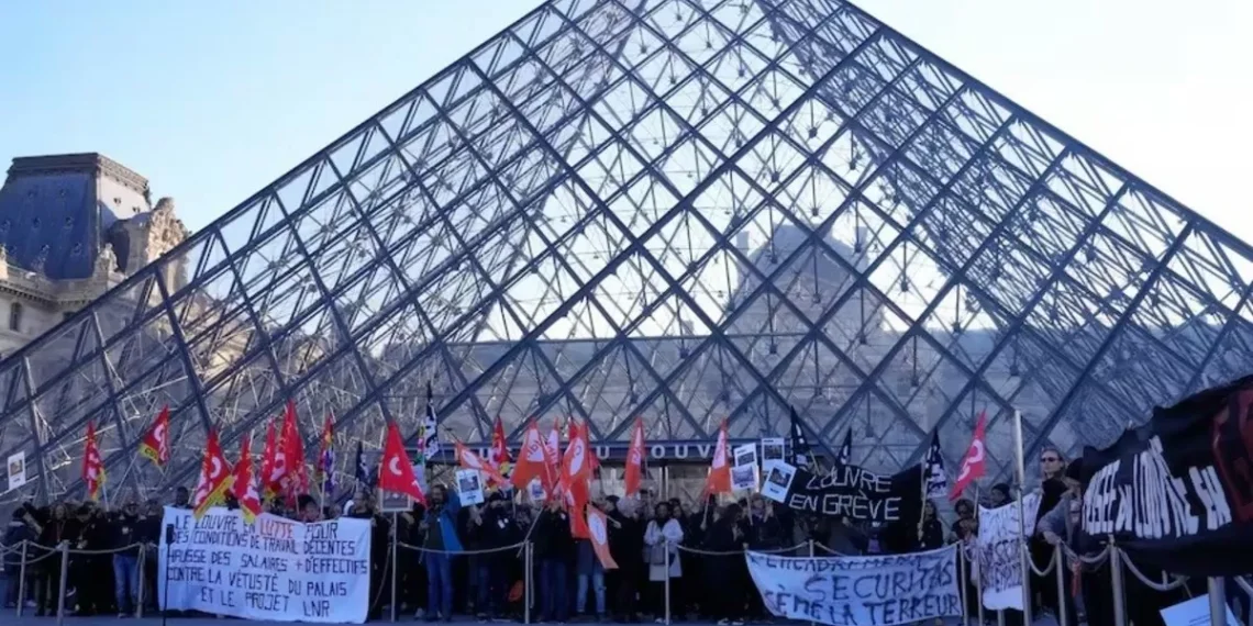 ¿Por qué los empleados del Louvre, el museo más visitado del espacio, siguen en huelga?