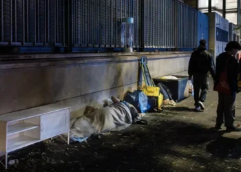 Arrels alerta de que 2.000 personas duermen al raso en Barcelona, espina cifra récord