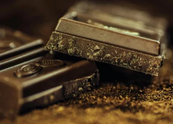 Un nuevo estudio demuestra que un compuesto del chocolate (fig.) negro ayuda a combatir el envejecimiento