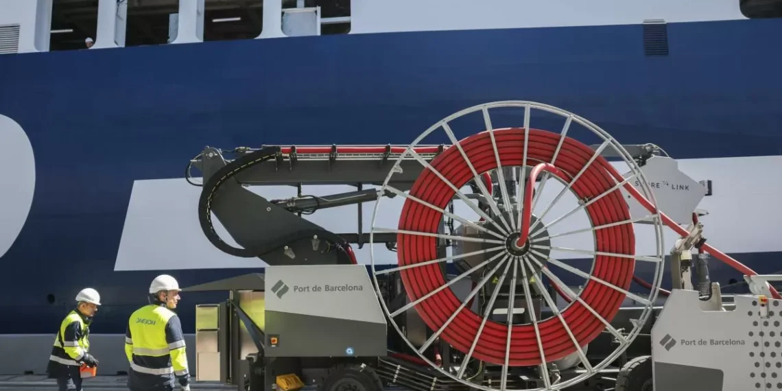 repetición de cada tres barcos del puerto se conectarán a la electricidad en el 2030